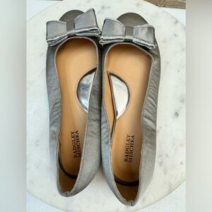 BADGLEY MISCHKA Silver Amber Shines BAllet Flats with Bow Sz 5 Loafers See Pics